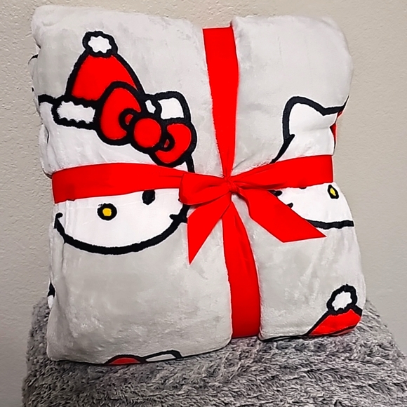 Hello Kitty Other - Hello Kitty Full/Queen Plush Christmas Blanket Santa Hello Kitty 90" x 90"